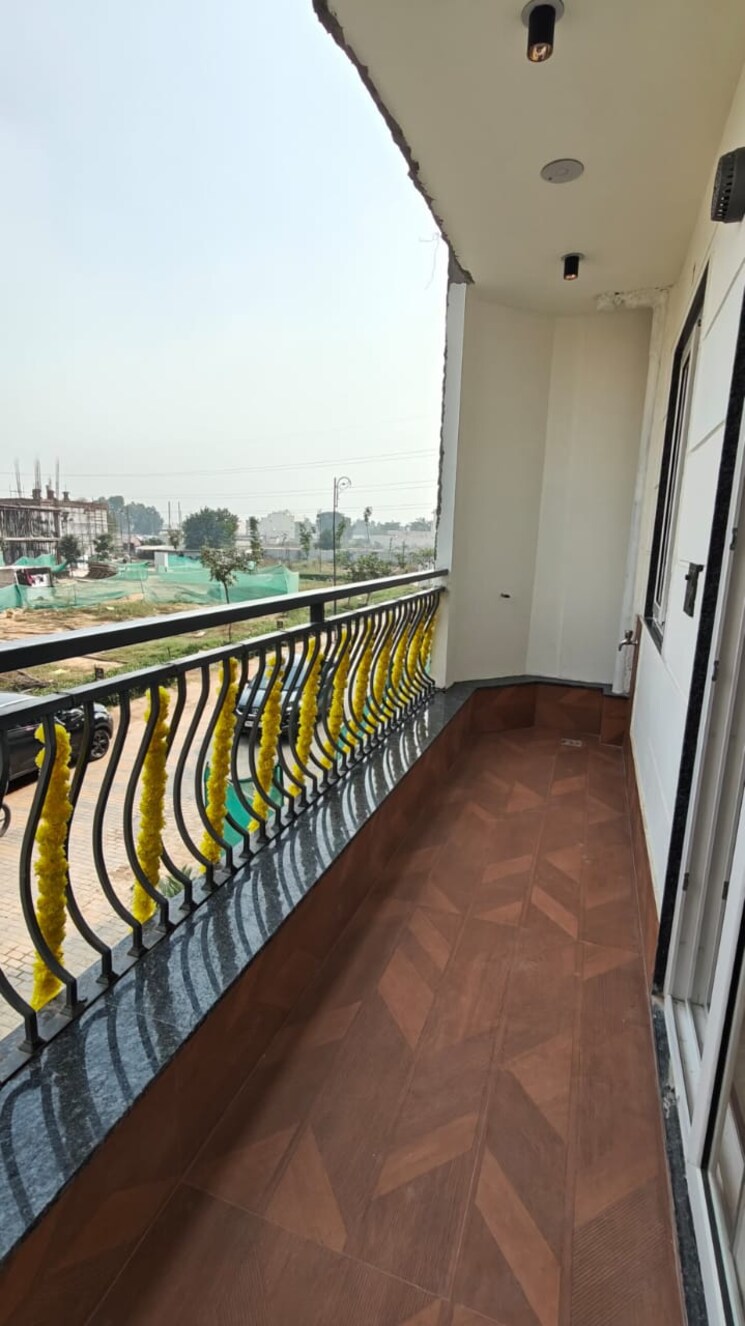 Balcony, bptp-green-oaks 3 Bedroom 180 Sq.Yd. Builder Floor In Sector 70a Gurgaon 7966831