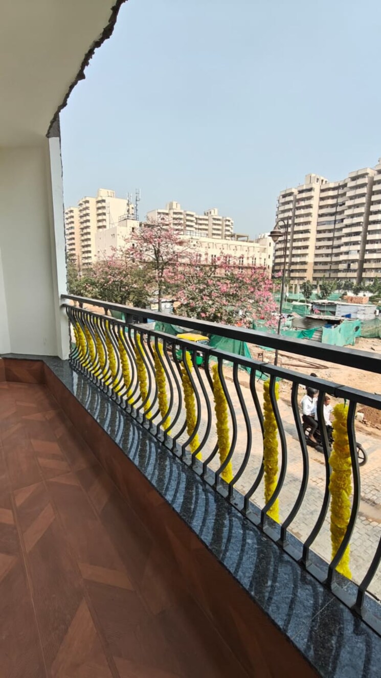 Balcony, bptp-green-oaks 3 Bedroom 180 Sq.Yd. Builder Floor In Sector 70a Gurgaon 7966831
