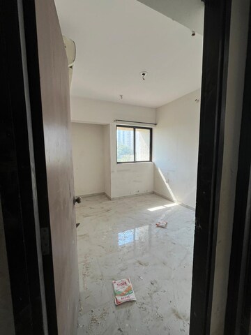Room in 2.5 BHK Apartment at Lodha Palava City Lakeshore Greens, Dombivli East – for Rent