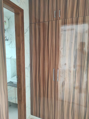 Furnished Amenities in 4 BHK Apartment at Kohinoor Square Altissimo, Dadar West – for Rent