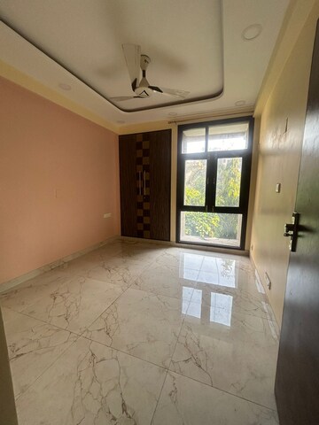 Room in 3 BHK Apartment at Sector 10 Dwarka – for Rent