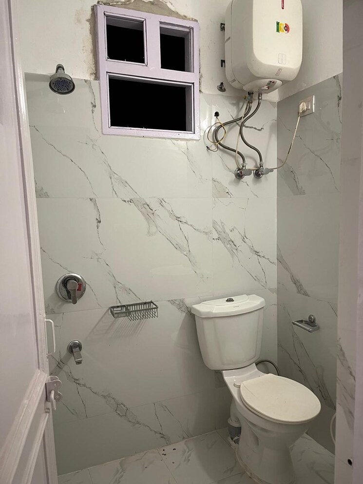 Bathroom, lajpat nagar 4 2 Bedroom 1150 Sq.Ft. Builder Floor In Lajpat Nagar 4 Delhi 7966822