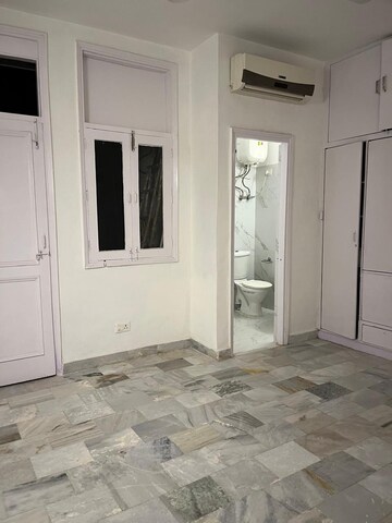 Room in 2 BHK Builder Floor at Lajpat Nagar – for Rent
