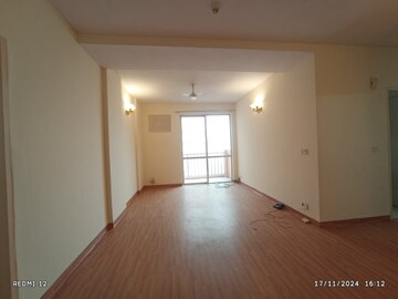 Room in 4 BHK Apartment at DLF The Icon, Dlf Phase V – for Rent