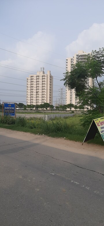 Master Bedroom in 2 BHK Apartment at Pareena Hanu Residency, Sector 68 – for Sale