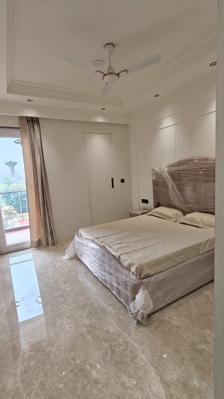 3 BHK + Servant Room 180 Sq.Ft. Builder Floor in BPTP Green Oaks