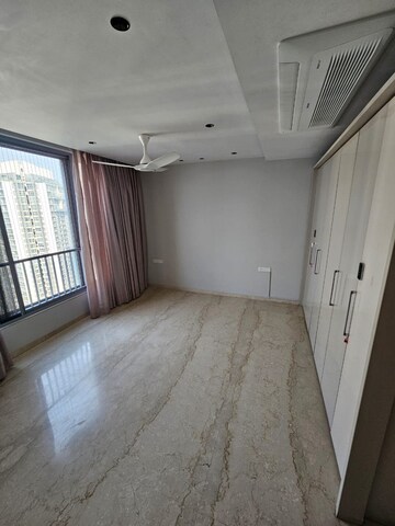 Room in 3 BHK Apartment at Oberoi Realty Exquisite, Goregaon East – for Rent