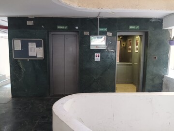 Lift in 2 BHK Apartment at Sector 12 Dwarka – for Sale