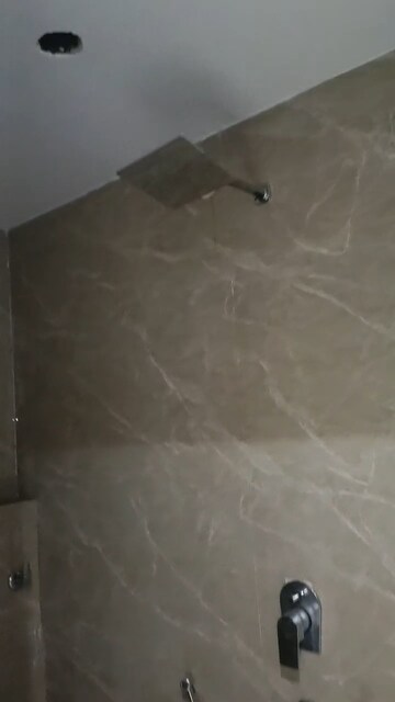 Room in 3.5 BHK Builder Floor at Laxmi Nagar – for Rent