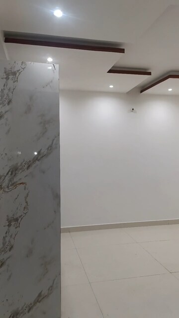 Room in 3.5 BHK Builder Floor at Laxmi Nagar – for Rent