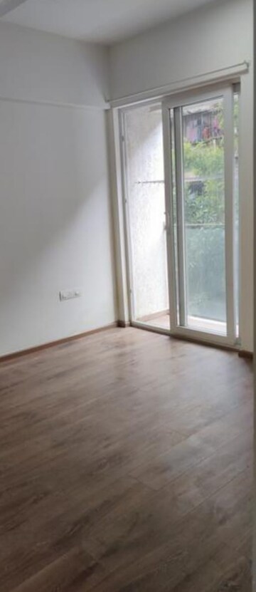 Room in 2 BHK Apartment at Mahindra Vivante, Andheri East – for Rent