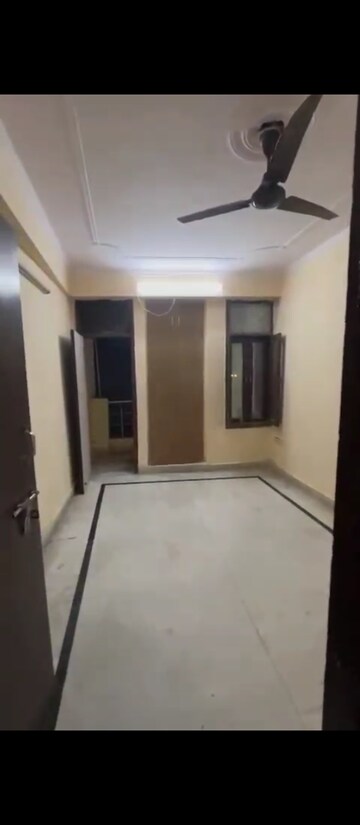 Room in 3 BHK Builder Floor at Mehrauli – for Rent