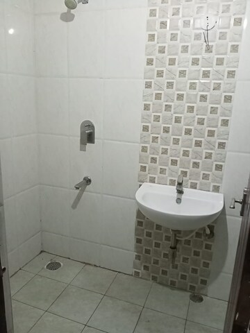 Bathroom in 2.5 BHK Apartment at Mahadevpura – for Rent