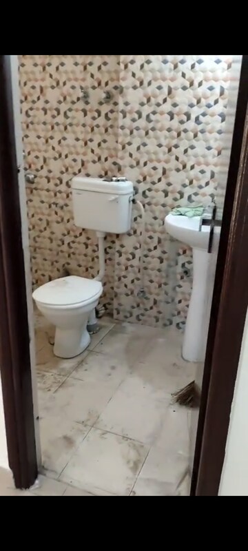Bathroom in 1.5 BHK Apartment at Migsun Roof, Raj Nagar Extension – for Sale