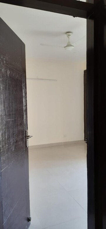 2 BHK Apartment For Rent in Supertech Ecociti, Sector 137