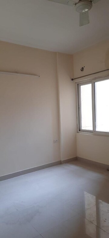 Room in 2 BHK Apartment at Supertech Ecociti, Sector 137 – for Rent