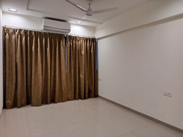 Room in 2 BHK Apartment at Sri Zynergy, Suman Nagar – for Rent
