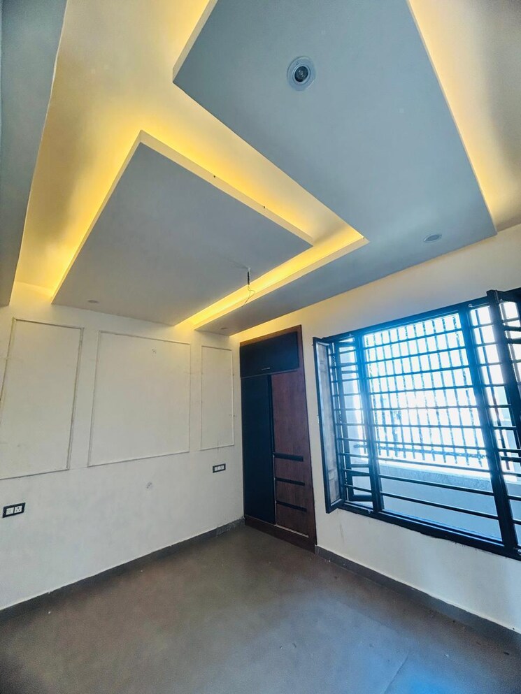 Room, sahastradhara road 4 Bedroom 120 Sq.Yd. Independent House In Sahastradhara Road Dehradun 7967166