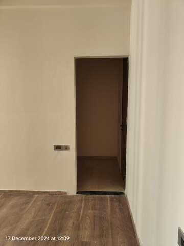 Room in 3 BHK Apartment at Omkar Alta Monte, Malad East – for Rent