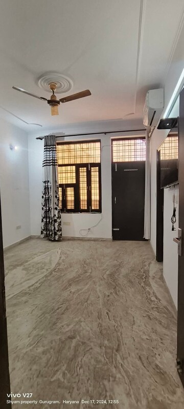 Room in 2 BHK Builder Floor at Sector 9 – for Rent