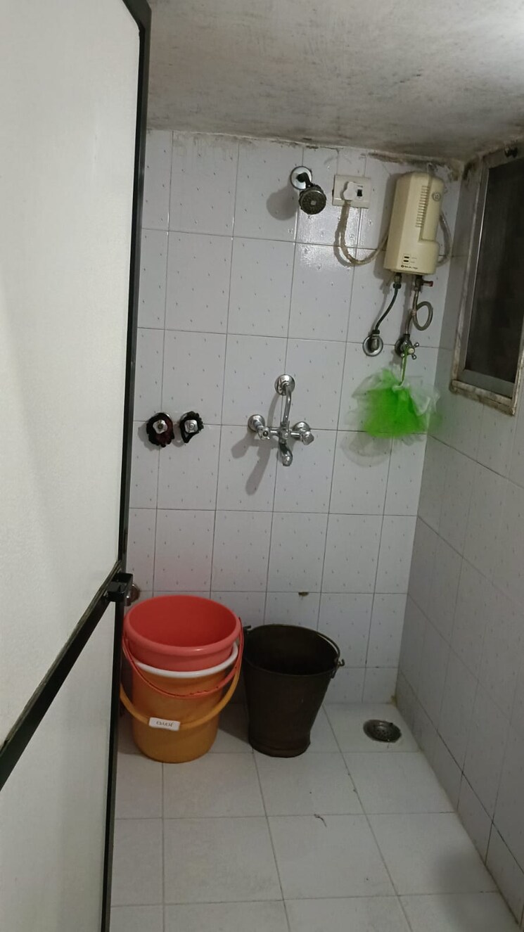 Bathroom, kurla west 1 Bedroom 450 Sq.Ft. Apartment In Kurla West Mumbai 7967272