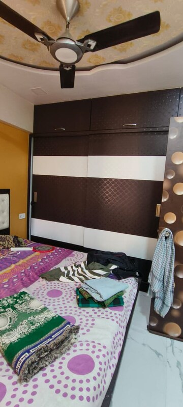 Bedroom in 2.5 BHK Apartment at Kurla West – for Rent
