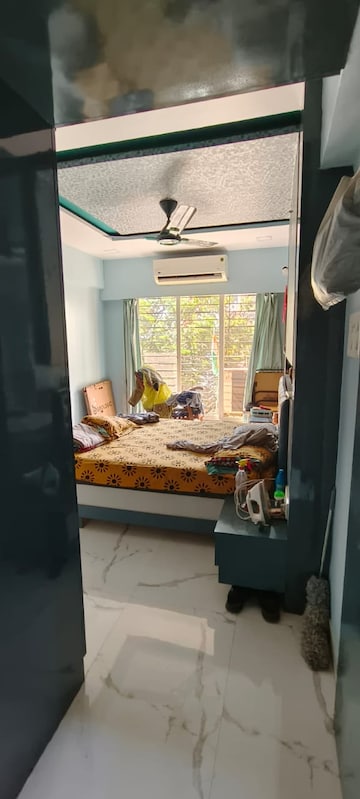 Bedroom in 2.5 BHK Apartment at Kurla West – for Rent