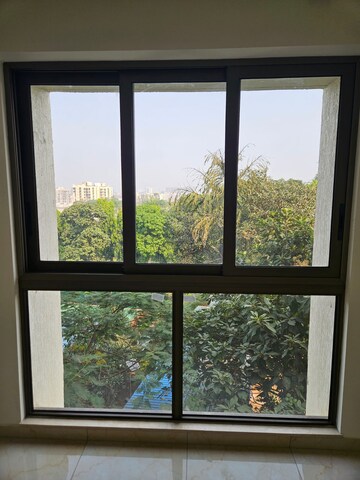 Room in 2 BHK Apartment at Mahindra Vicino, Andheri East – for Rent