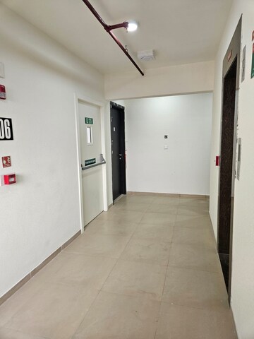 Room in 2 BHK Apartment at Mahindra Vicino, Andheri East – for Rent