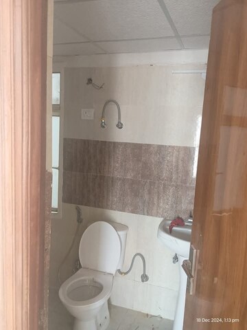 Bathroom in 3 BHK Apartment at Panchsheel Greens II, Sector 16 Greater Noida – for Sale