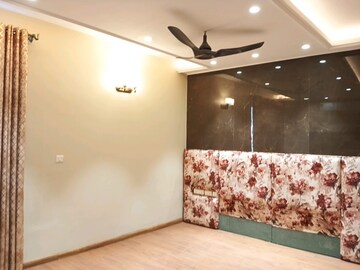 Room in 5 BHK Villa at Vatika Signature Villas, Sector 82 – for Sale