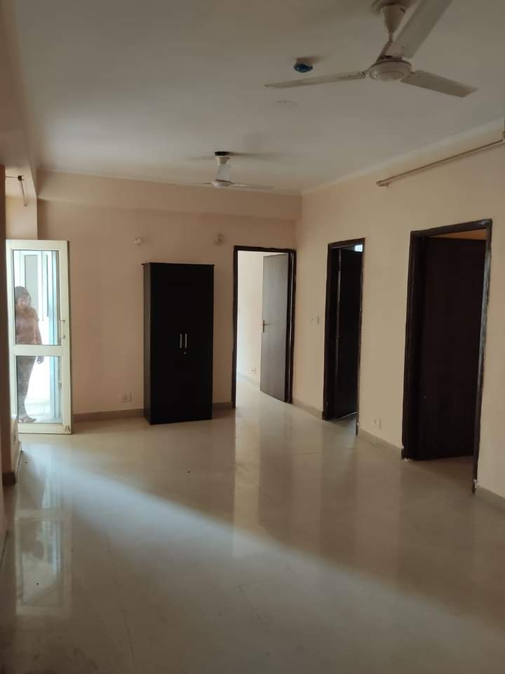 3 BHK + Extra Room Apartment For Sale in Supertech Ecovillage I