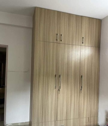 Furnished Amenities in 3 BHK Apartment at East Of Kailash – for Rent