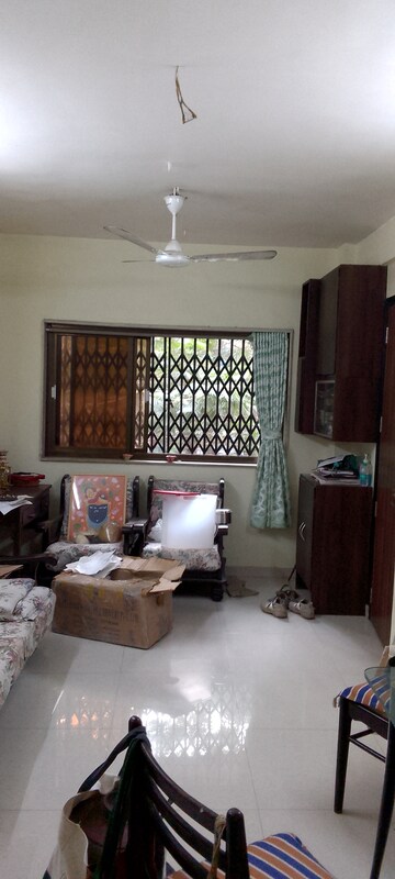 Living Room in 1.5 BHK Apartment at Vileparle Prarthana CHS, Vile Parle East – for Rent
