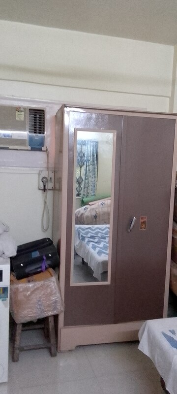 Furnished Amenities in 1.5 BHK Apartment at Vileparle Prarthana CHS, Vile Parle East – for Rent