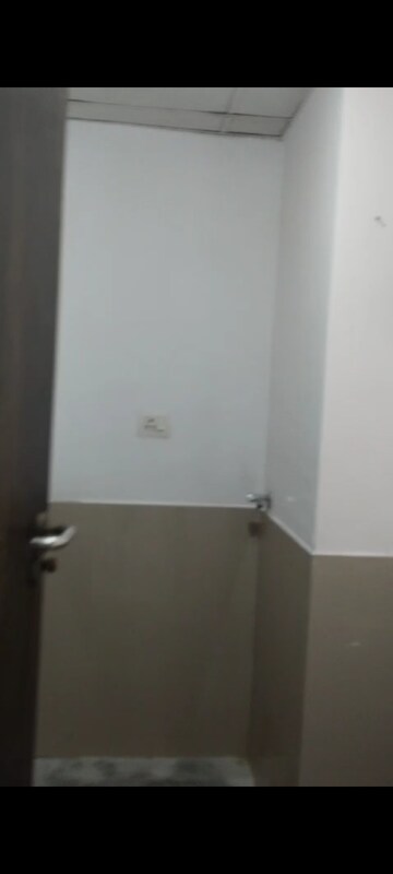 Room in 3 BHK Apartment at Ajmera Casa Vyoma, Vastrapur – for Rent