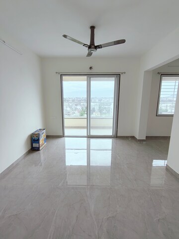 Room in 5 BHK Apartment at Shahanurwadi – for Rent