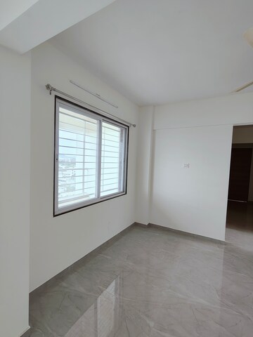 Room in 5 BHK Apartment at Shahanurwadi – for Rent