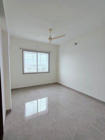 Room in 5 BHK Apartment at Shahanurwadi – for Rent