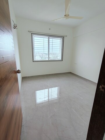 Room in 5 BHK Apartment at Shahanurwadi – for Rent