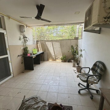 Team Area in 4 BHK Apartment at Vipul World Floors, Sector 48 – for Rent