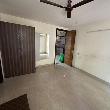 Room in 4 BHK Apartment at Vipul World Floors, Sector 48 – for Rent