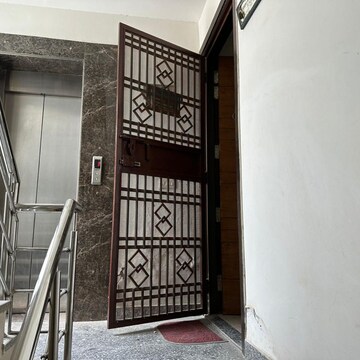 Staircase in 4 BHK Apartment at Vipul World Floors, Sector 48 – for Rent