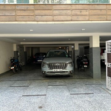 Parking in 4 BHK Apartment at Vipul World Floors, Sector 48 – for Rent