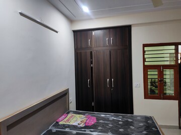 Room in 2 BHK Apartment at Surendra Avenue 69, Sector 69 – for Rent
