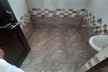 Attached Bathroom in 2 BHK Apartment at Chingrighata – for Rent