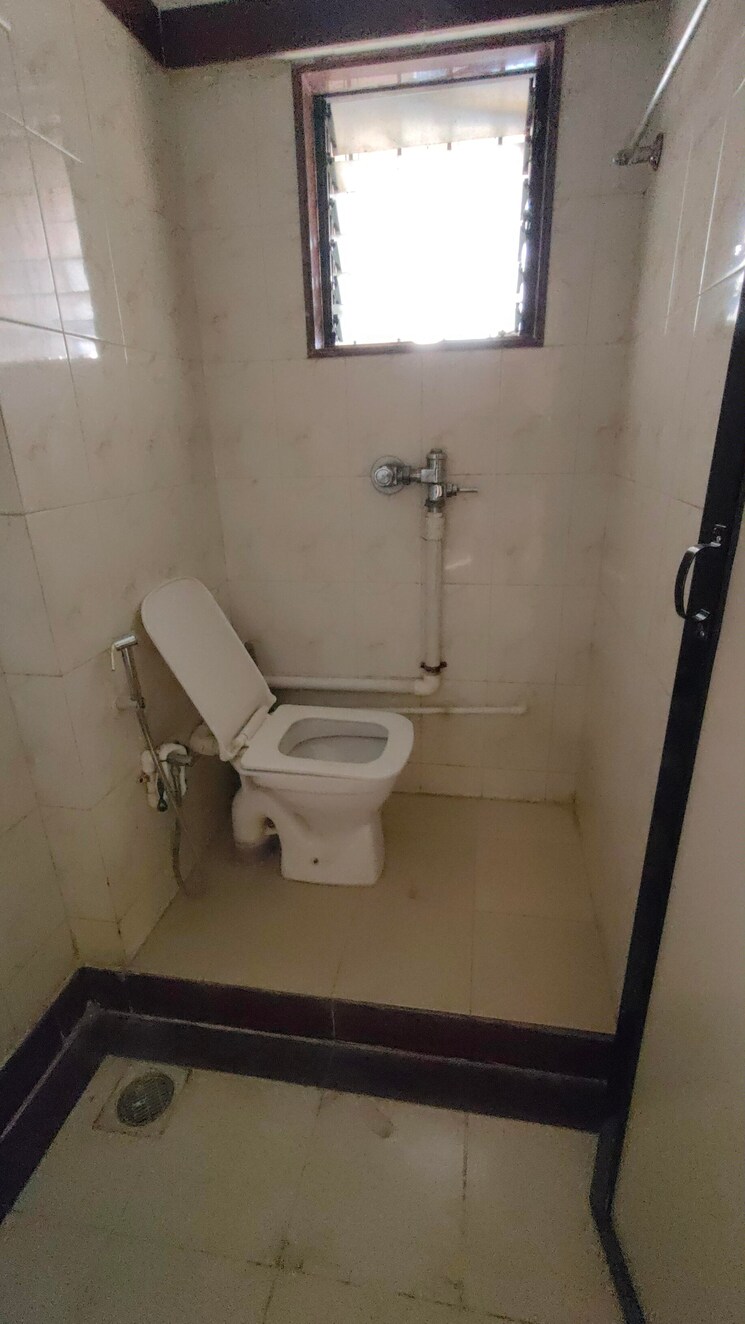Bathroom, vrindavan-apartment-goregaon 2 Bedroom 950 Sq.Ft. Apartment In Goregaon East Mumbai 7967636