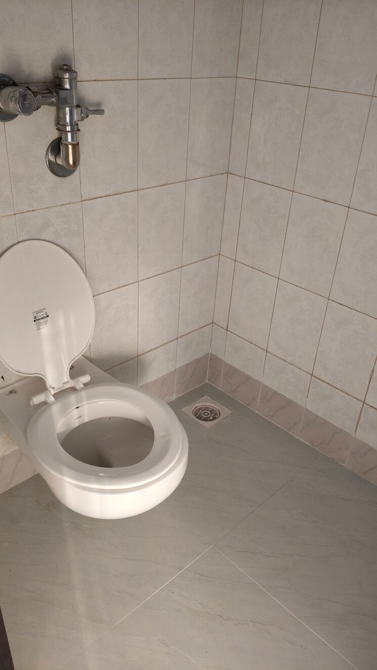 Bathroom, vrindavan-apartment-goregaon 2 Bedroom 950 Sq.Ft. Apartment In Goregaon East Mumbai 7967636