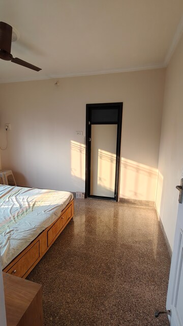 Room in 2 BHK Apartment at Vrindavan Apartment Goregaon, Goregaon East – for Rent