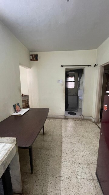 Furnished Amenities in 3 BHK Apartment at East Of Kailash – for Rent